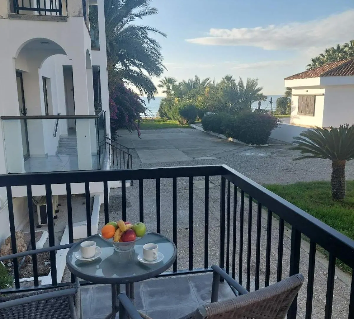 Seaside Escape Apartment 라르나카