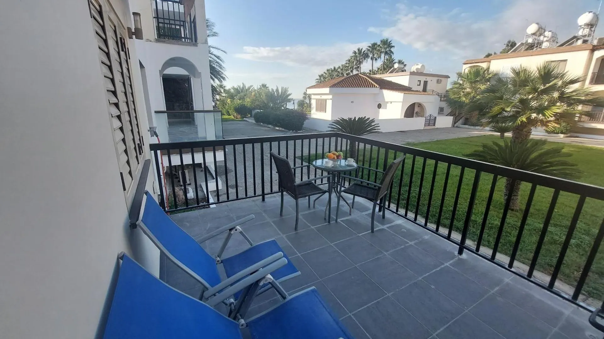 לרנקה Seaside Escape Apartment