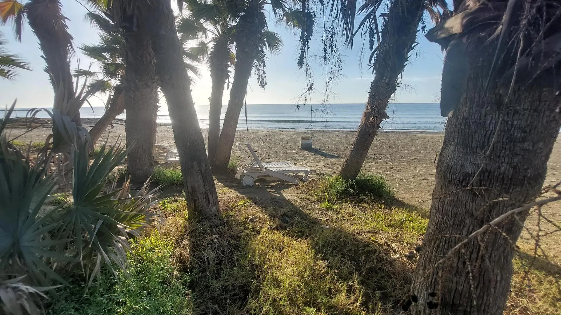 Seaside Escape Apartment 라르나카