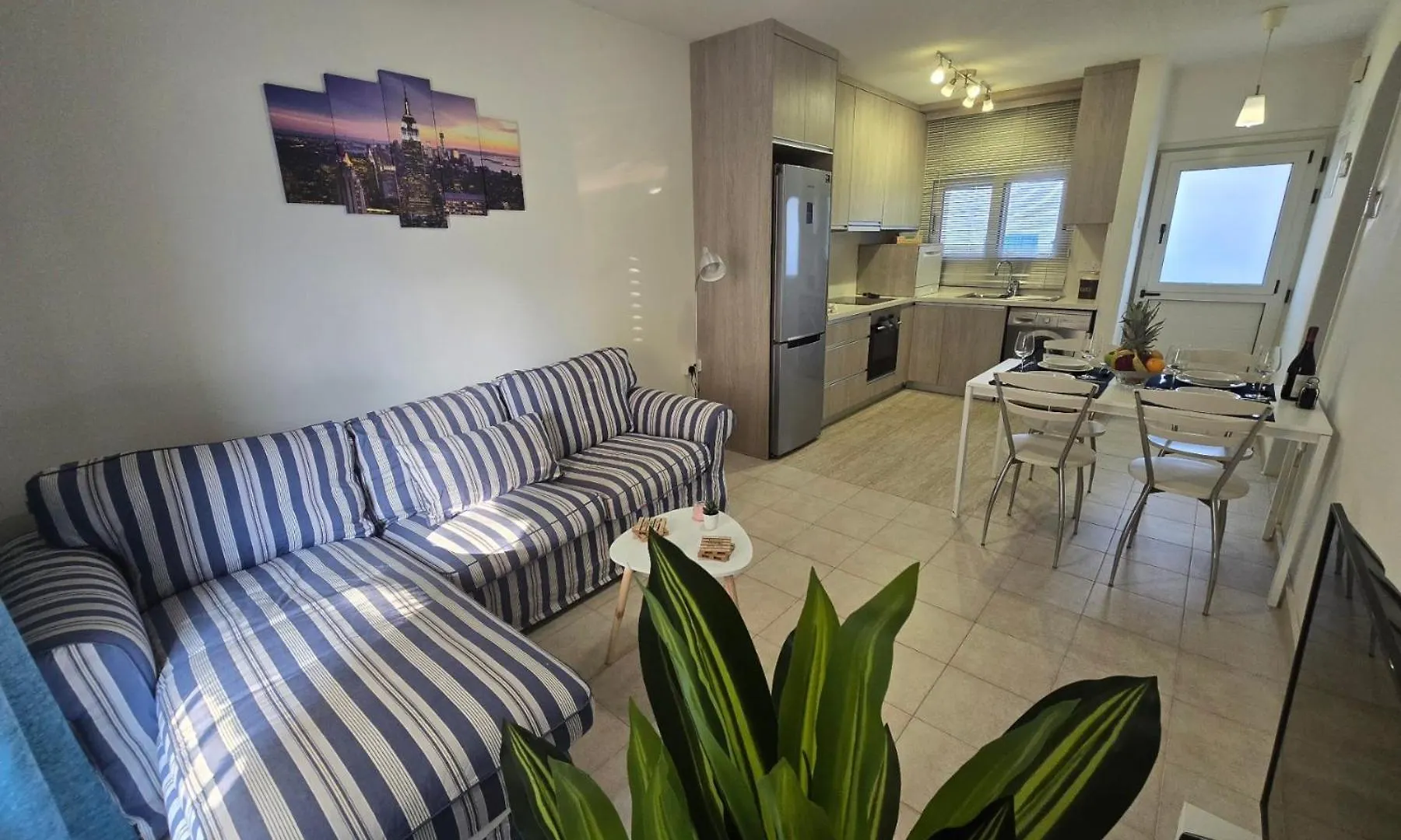 לרנקה Seaside Escape Apartment 0*,  קפריסין