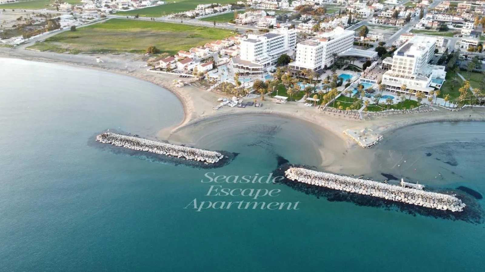 לרנקה Seaside Escape Apartment 0*,