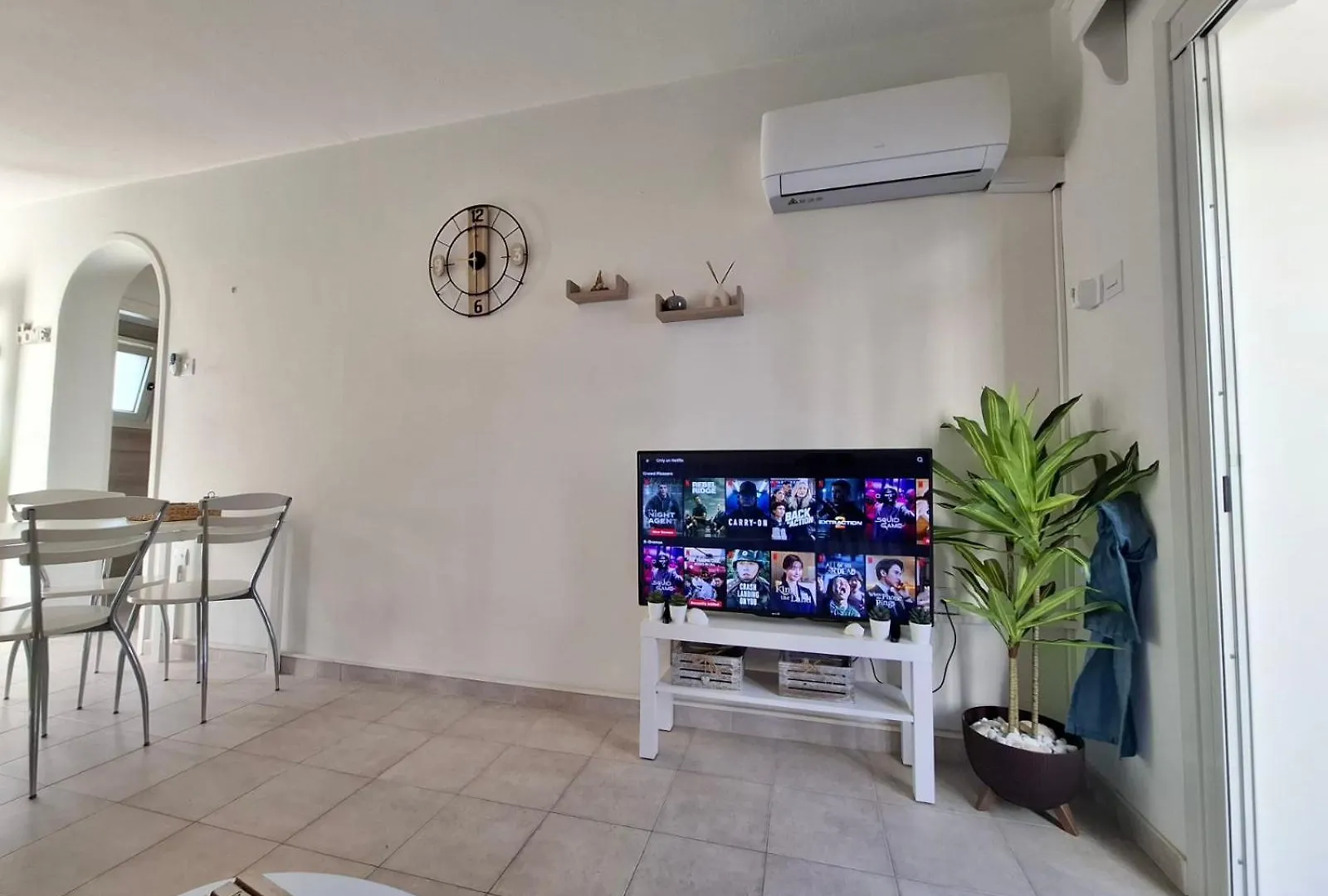 לרנקה Seaside Escape Apartment